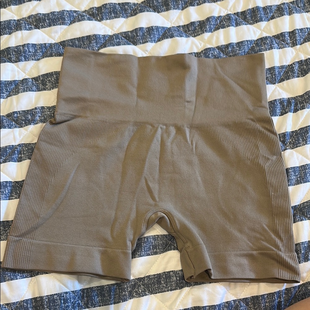 Set Active Seamless Tan Shorts